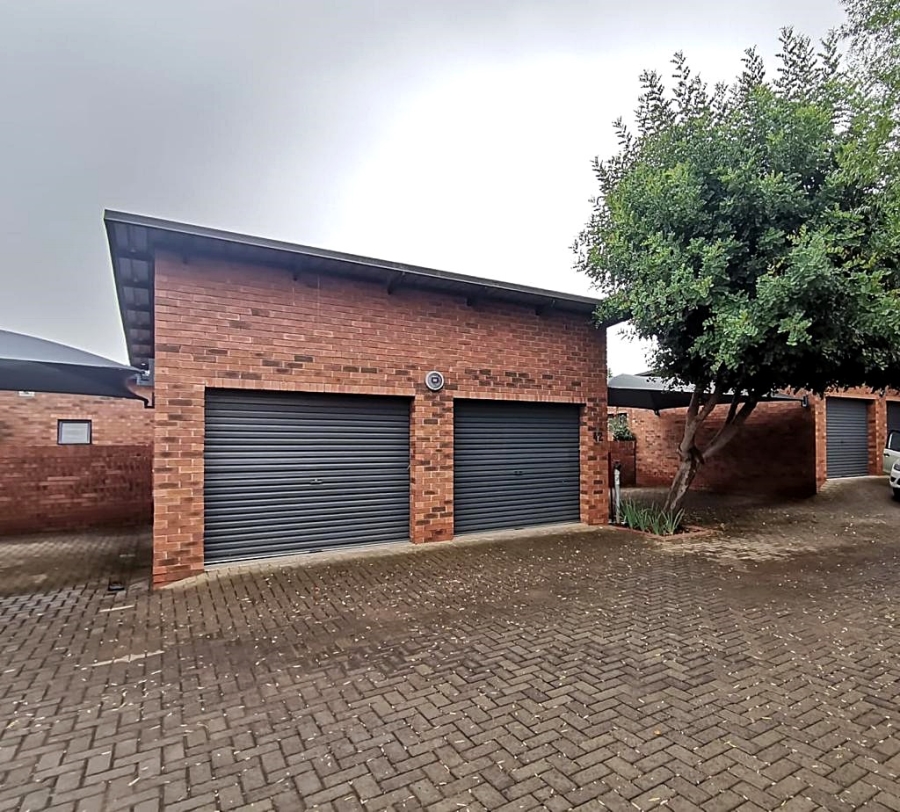 3 Bedroom Property for Sale in Langenhovenpark Free State